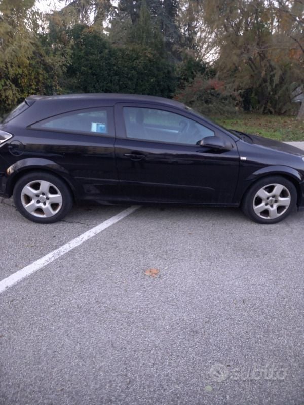 Usata Opel Astra 90 CV (66 kW) 2006 Nero Coupé