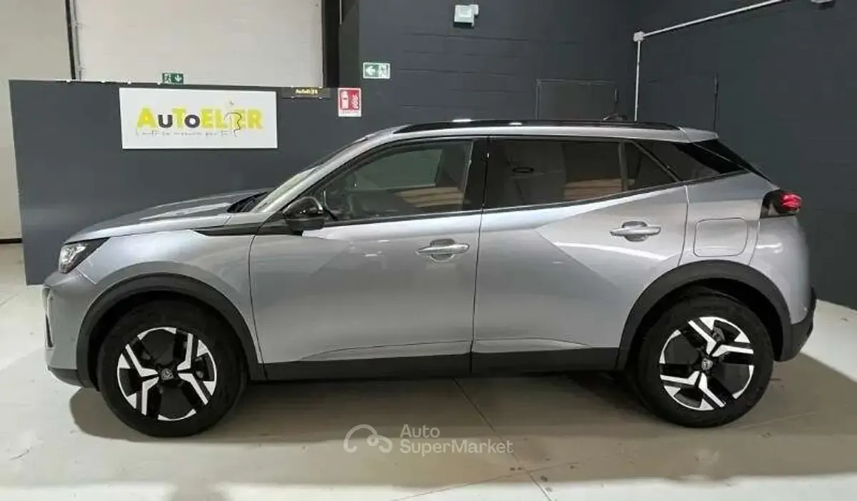 Usata Peugeot 2008 Allure 102 CV (75 kW) 2025 Argento SUV