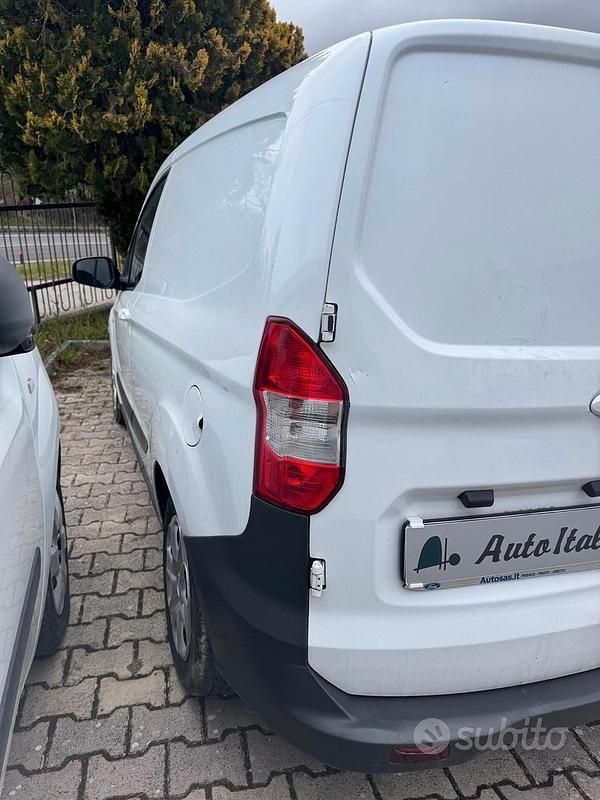 Usata Ford Courier 75 CV (55 kW) 2018 Bianco Monovolume