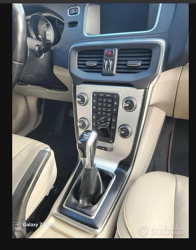 Usata Volvo V40 115 CV (84 kW) 2015 Blu Berlina