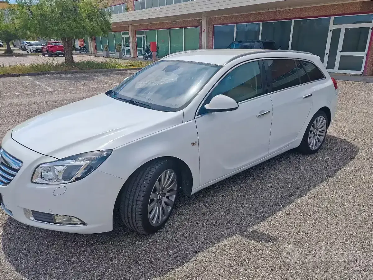 Usata Opel Insignia Cosmo 160 CV (117 kW) 2011 Bianco Station wagon