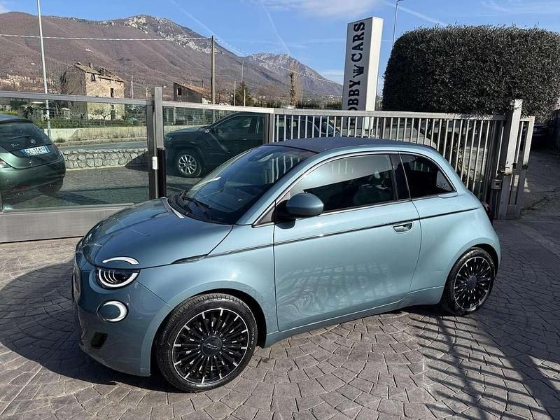 Usata Fiat 500e Icon 86 kW (118 CV) 2021 Blu Cabrio