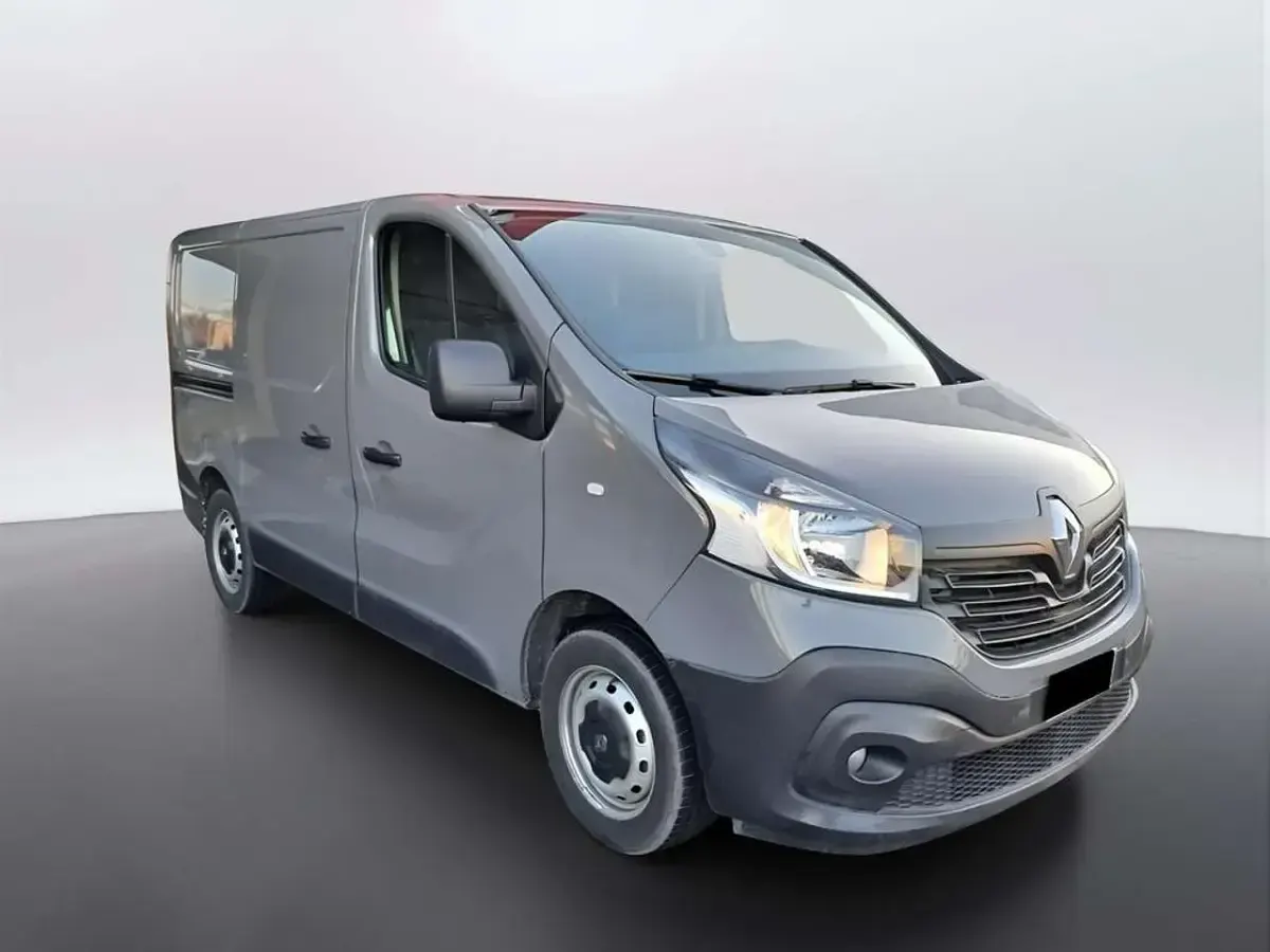 Usata Renault Trafic SE 125 CV (91 kW) 2019 Grigio scuro Monovolume