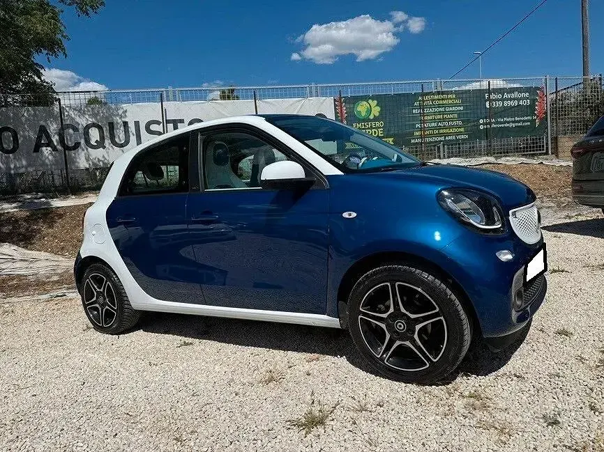 Usata Smart ForFour Proxy 71 CV (52 kW) 2014 Blu Utilitaria