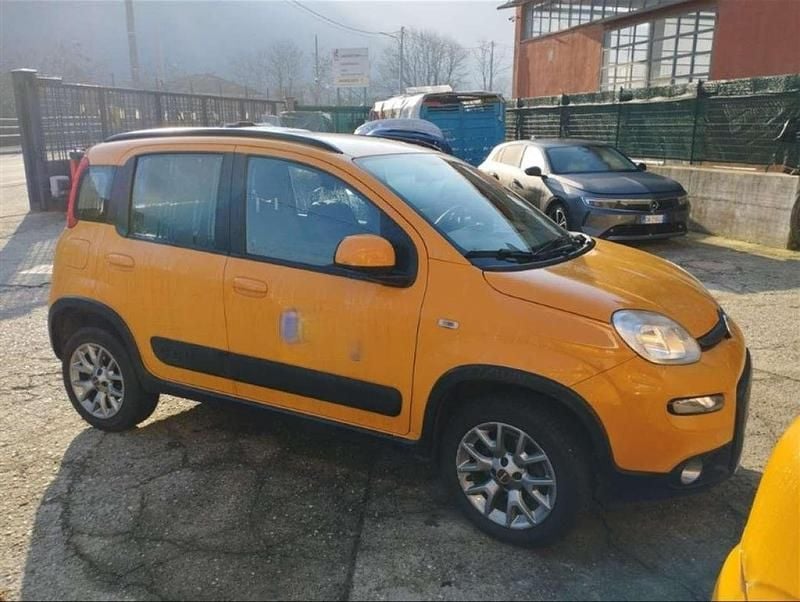 Usata Fiat Panda 4x4 S 84 CV (61 kW) 2017 Arancione Utilitaria