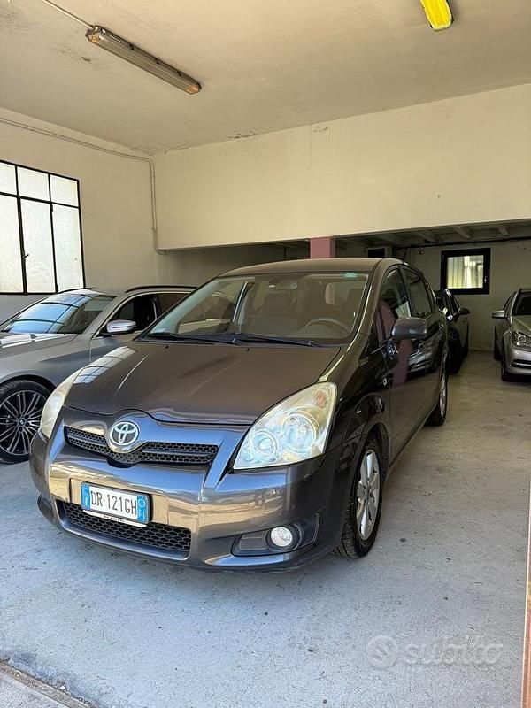 Argento Usata 2008 Toyota Corolla Verso Sol Monovolume | 3500 € (Cara) - Immagine 1/4