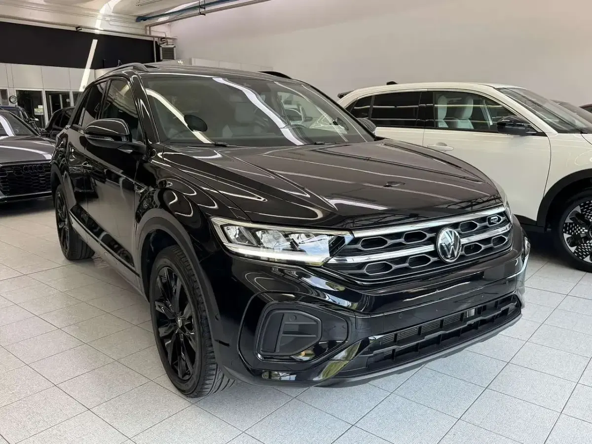 Usata VW T-Roc R-line 150 CV (110 kW) 2024 Nero SUV