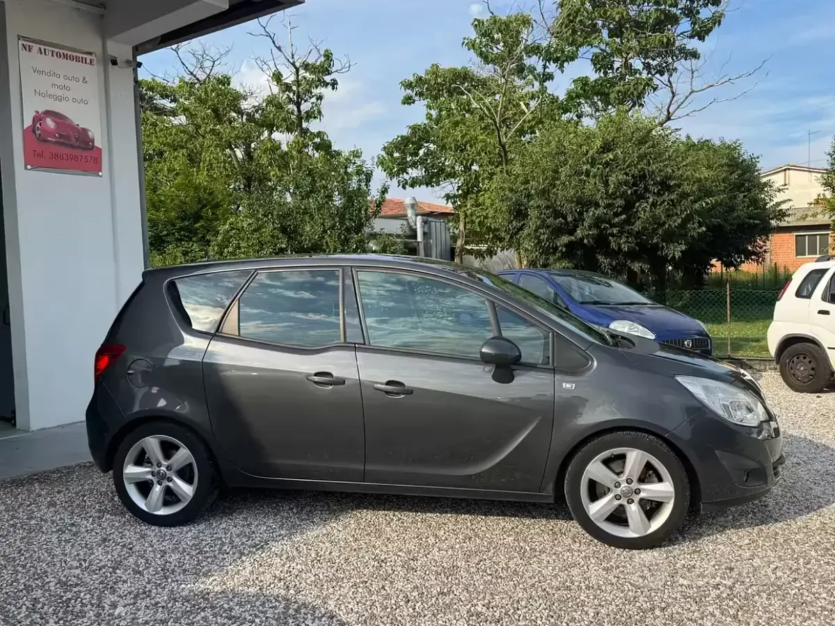 Usata Opel Meriva 130 CV (95 kW) 2012 Grigio Monovolume