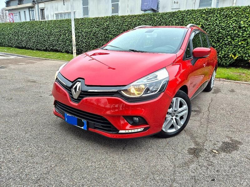 Usata Renault Clio GrandTour Business 90 CV (66 kW) 2019 Rosso Station wagon