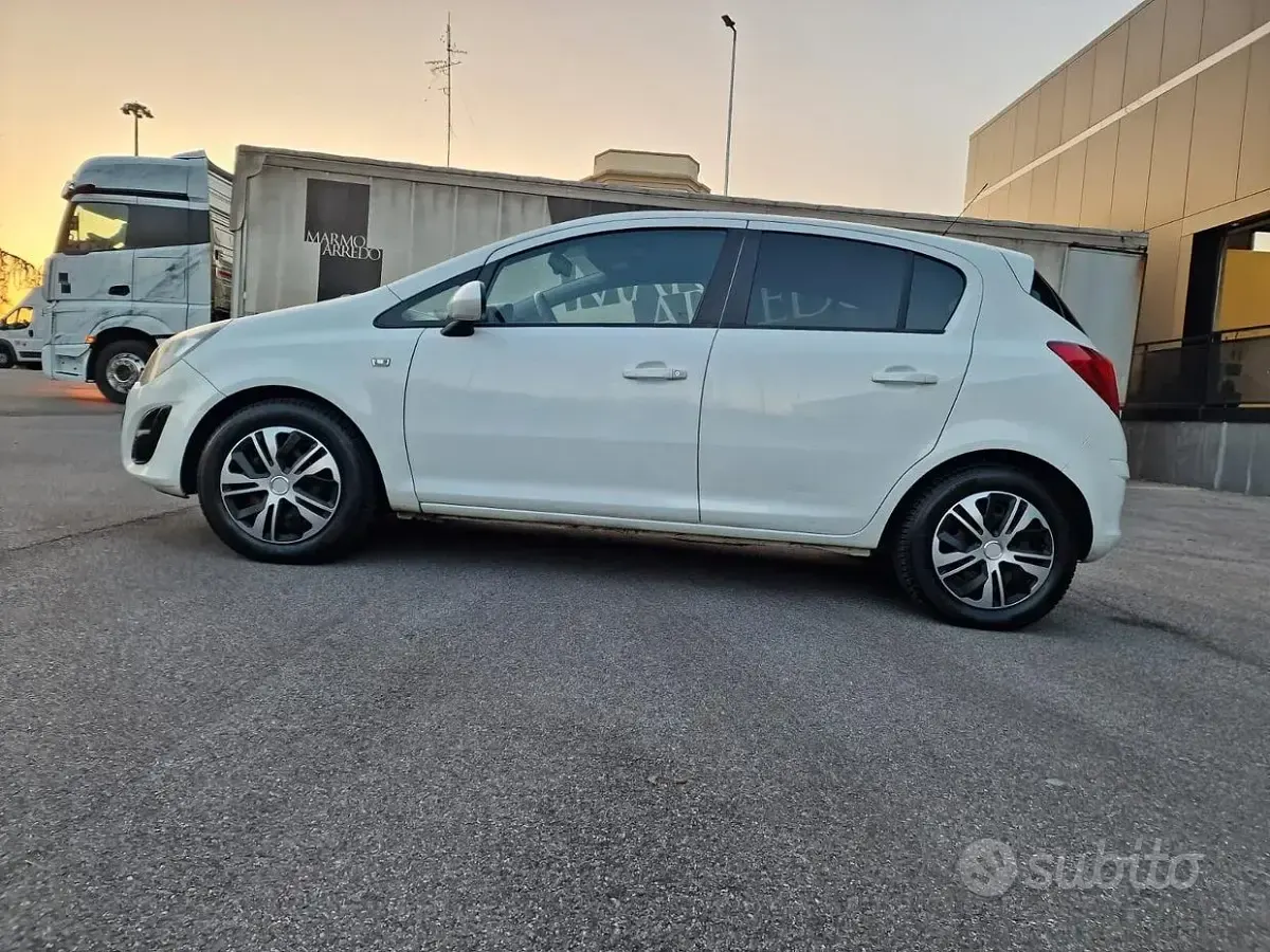 Usata Opel Corsa Club 80 CV (58 kW) 2009 Bianco Utilitaria