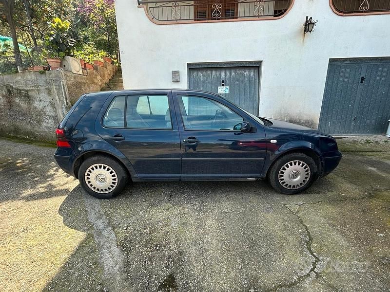 Usata VW Golf IV 2000 Blu Berlina