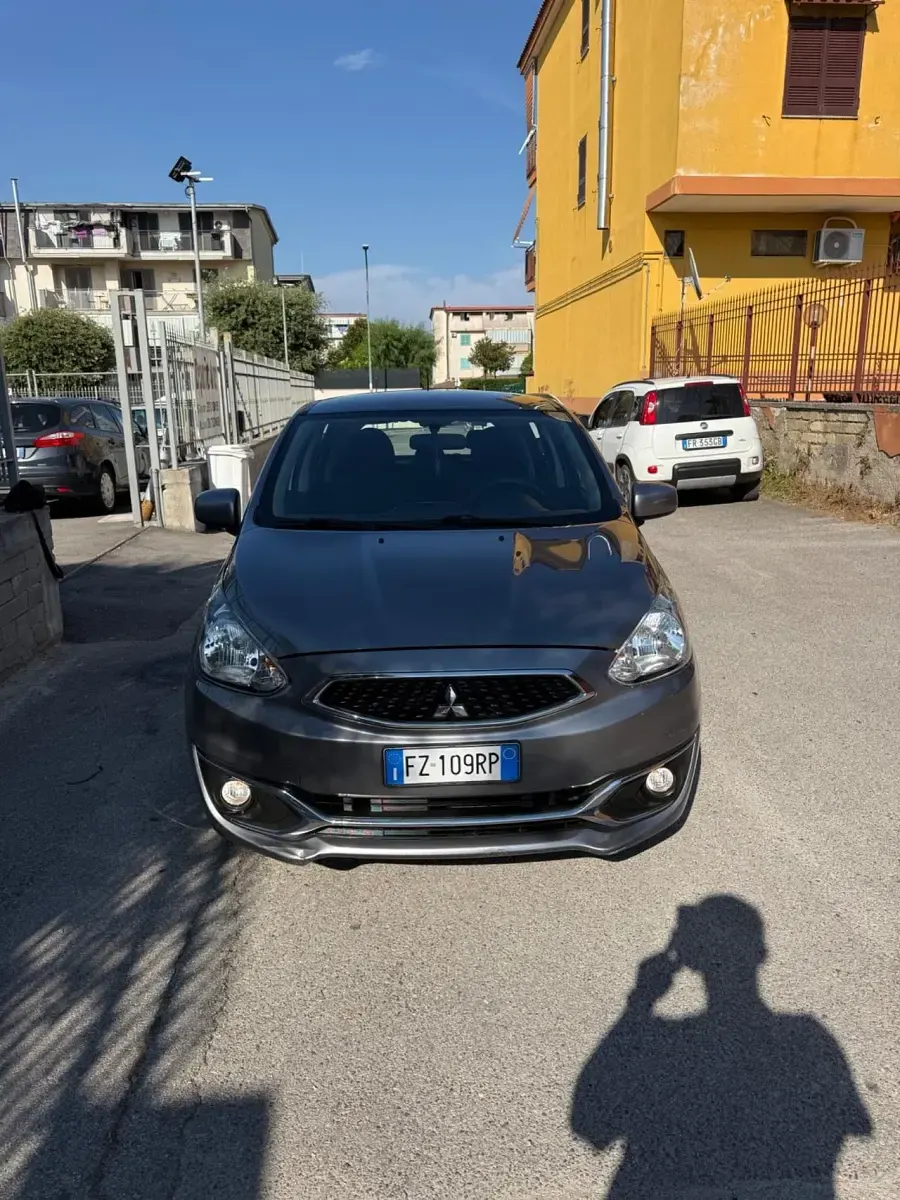 Usata Mitsubishi Space Star Intense 70 CV (51 kW) 2019 Grigio Utilitaria
