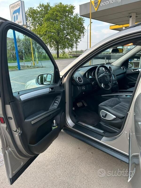 Usata Mercedes ML320 224 CV (164 kW) 2007 Grigio SUV
