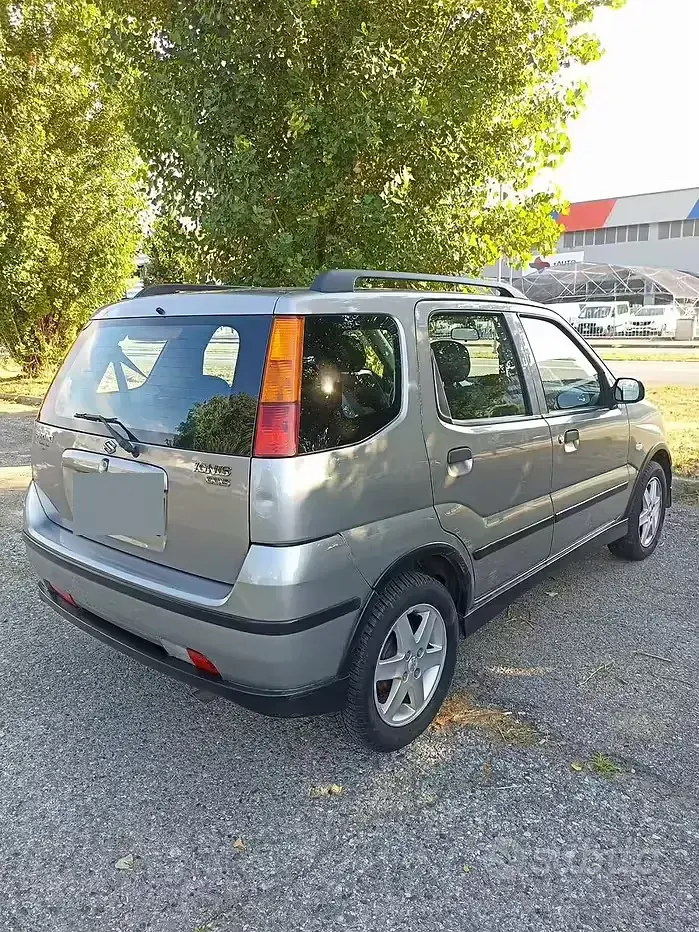 Usata Suzuki Ignis 69 CV (50 kW) 2004 Grigio Utilitaria