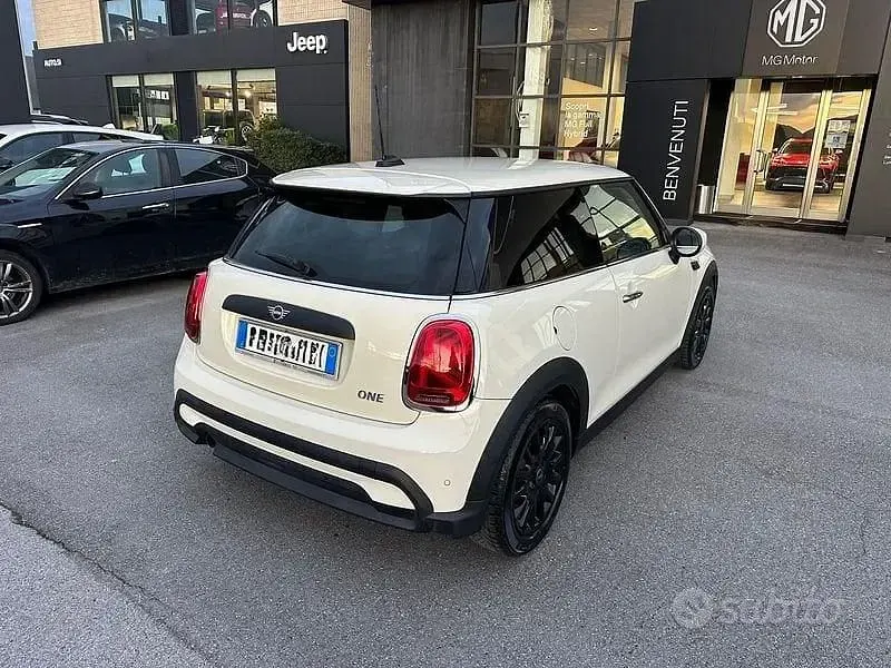 Usata Mini ONE Classic 75 CV (55 kW) 2021 Beige Utilitaria