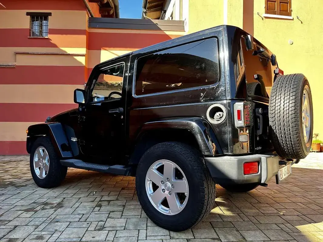 Usata Jeep Wrangler Sahara 200 CV (147 kW) 2011 Nero SUV