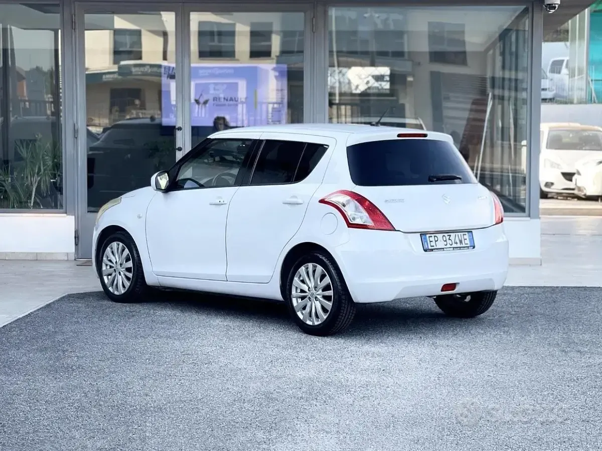 Usata Suzuki Swift 94 CV (69 kW) 2013 Bianco Utilitaria