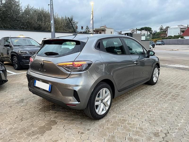 Begagnad Renault Clio V Evolution 101 HK (74 kW) 2025 Grå Sedan