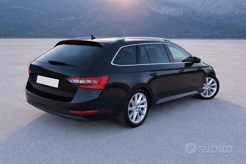 Nero Usata 2023 Skoda Superb Station wagon | 24.000 € (Ottimo prezzo) - Immagine 1/4