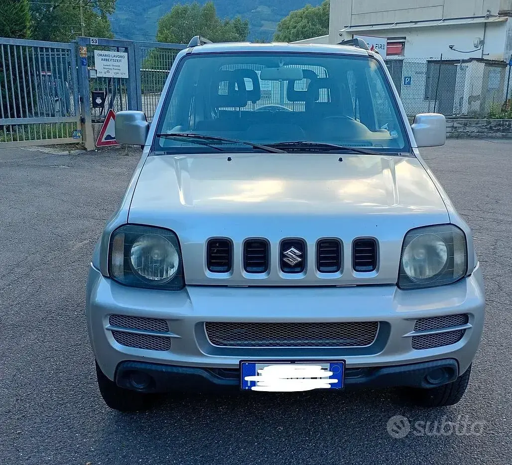 Usata Suzuki Jimny 85 CV (62 kW) 2007 Grigio SUV
