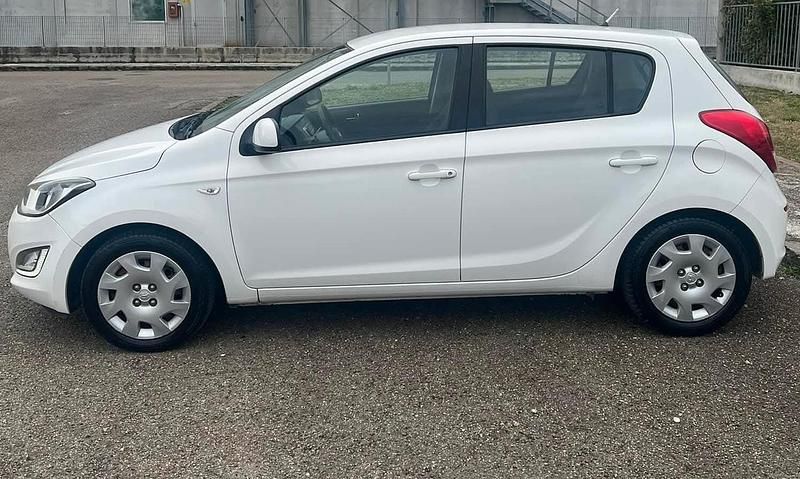 Usata Hyundai i20 Edition 85 CV (62 kW) 2014 Bianco Berlina