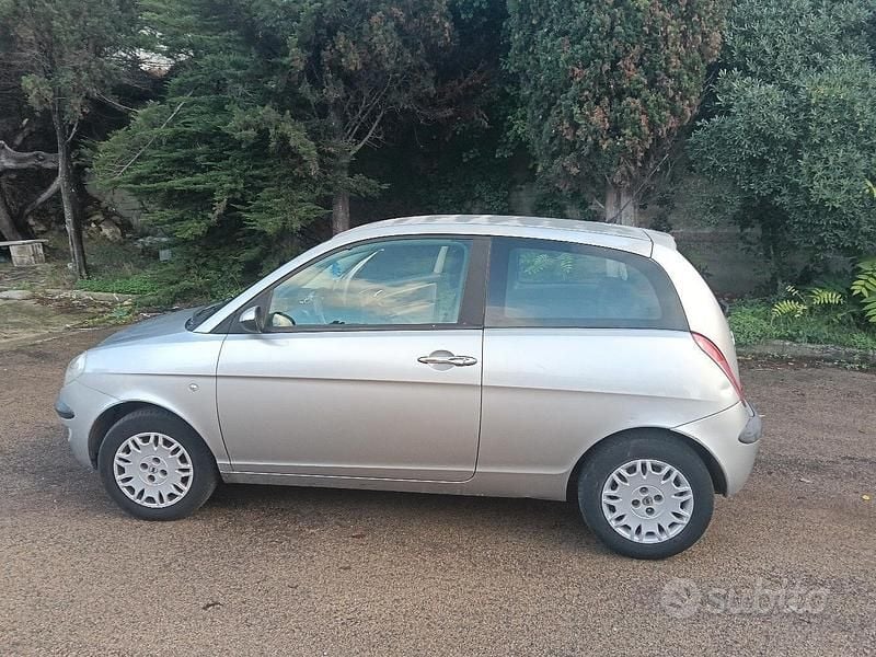 Usata Lancia Ypsilon 69 CV (50 kW) 2005 Grigio Utilitaria