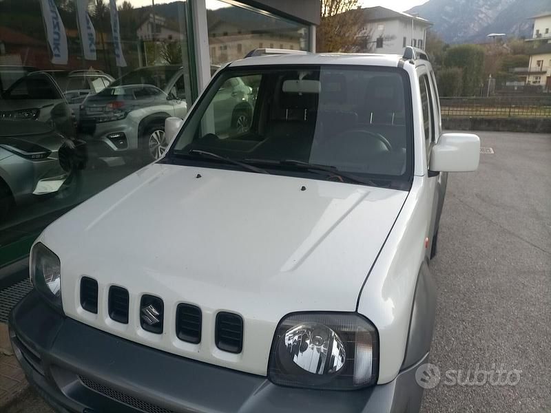Usata Suzuki Jimny 86 CV (63 kW) 2011 Bianco SUV