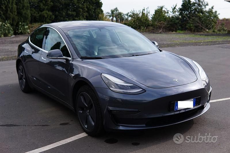 Usata Tesla Model 3 Standard Range Plus 250 kW (341 CV) 2019 Grigio Berlina