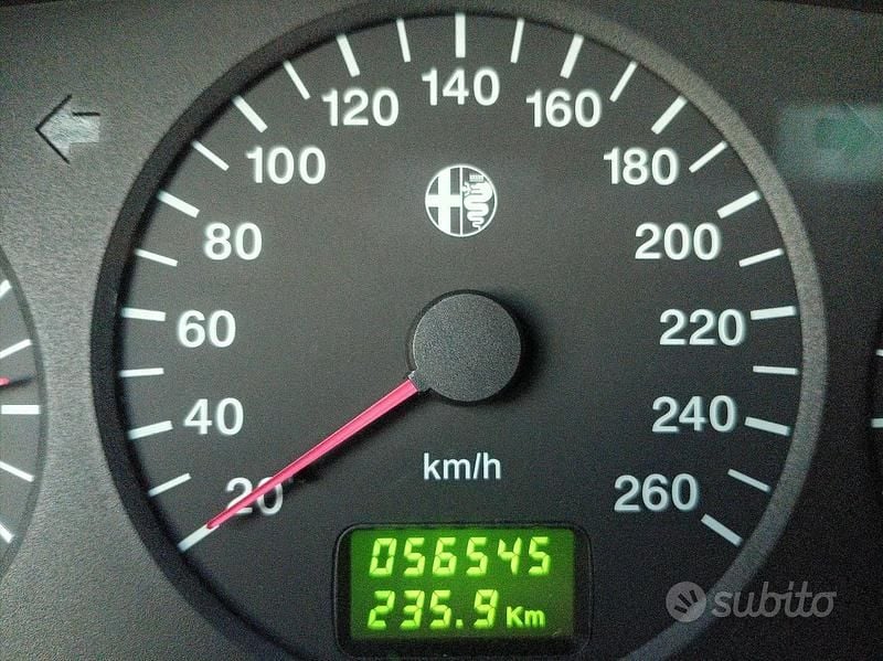 Usata Alfa Romeo 146 140 CV (102 kW) 1997 Blu/azzurro Utilitaria