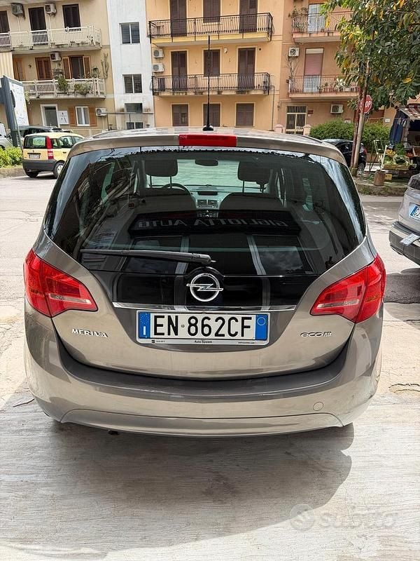 Usata Opel Meriva 95 CV (69 kW) 2012 Grigio Monovolume