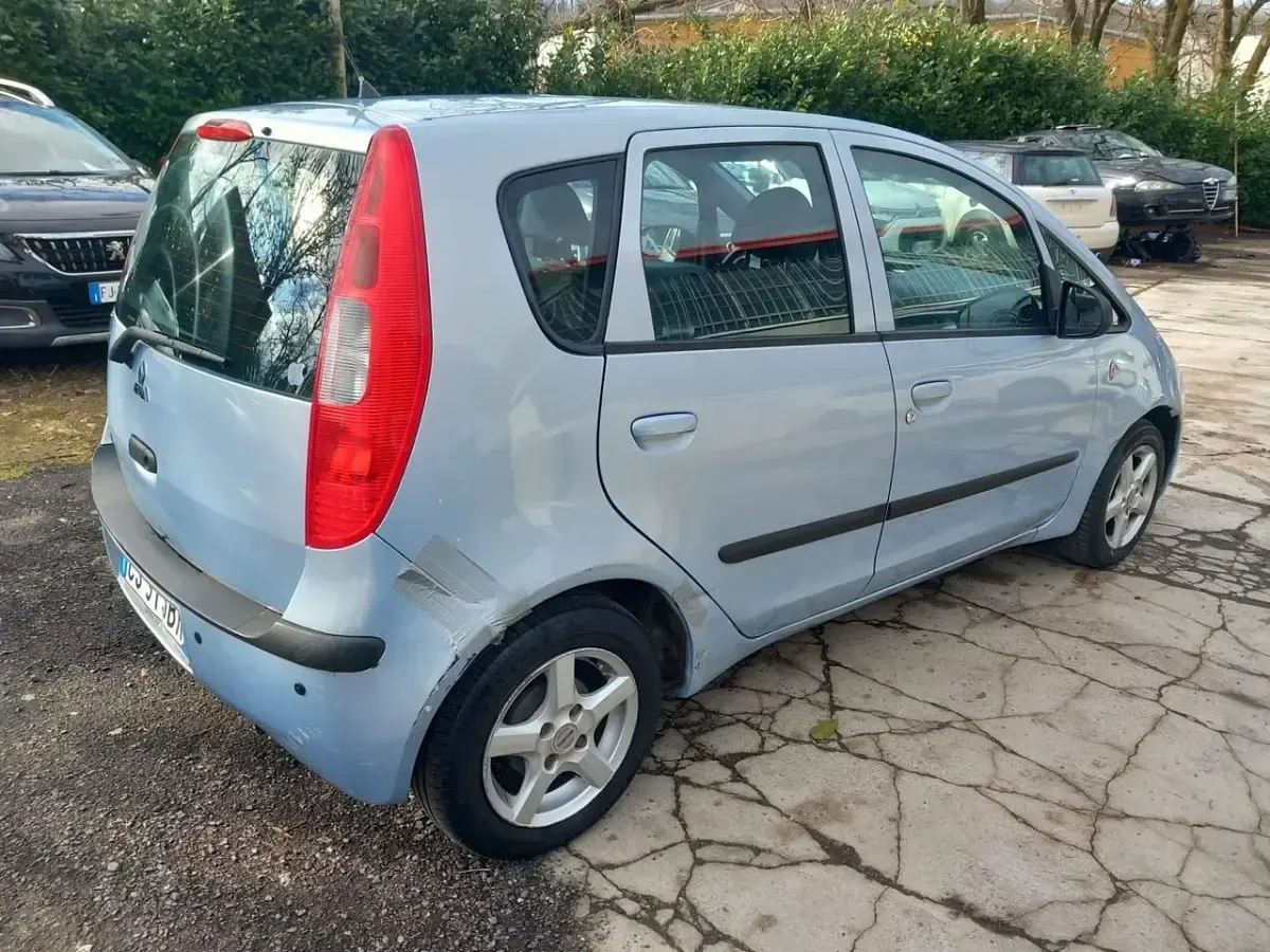 Usata Mitsubishi Colt Inform 74 CV (54 kW) 2005 Blu Utilitaria