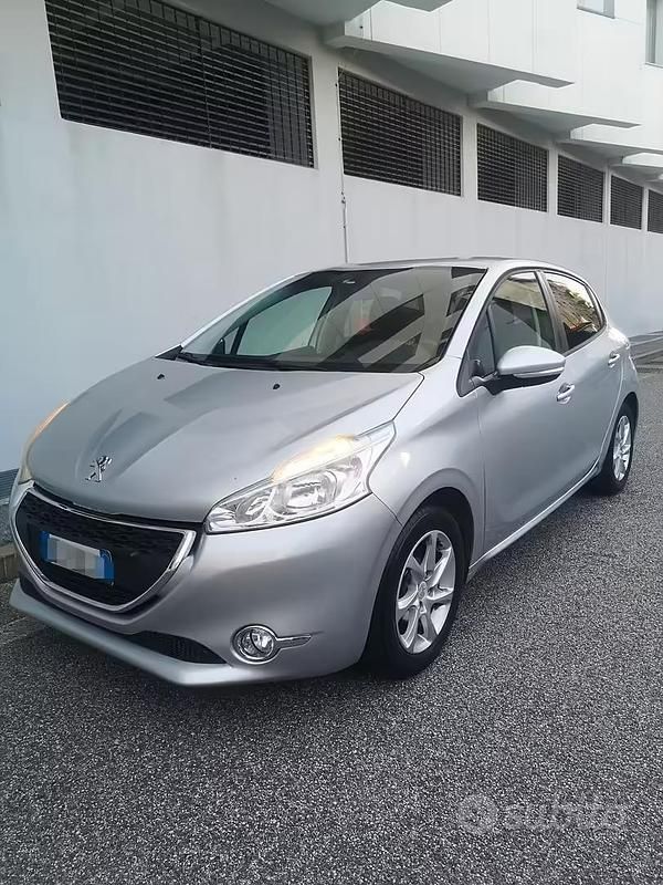 Usata Peugeot 208 82 CV (60 kW) 2012 Grigio Utilitaria