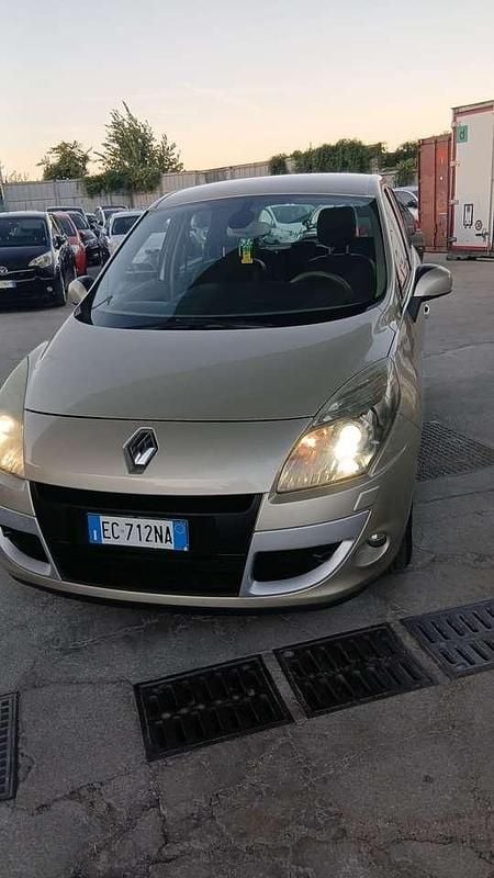 Usata Renault Scénic III Luxe 110 CV (80 kW) 2010 Oro Monovolume