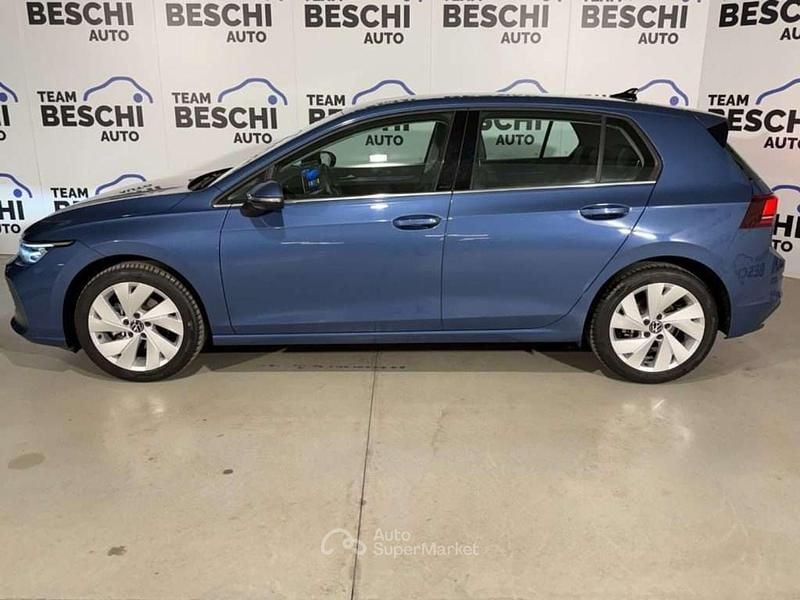 Usata VW Golf VIII Style 150 CV (110 kW) 2025 Blu anemone Berlina