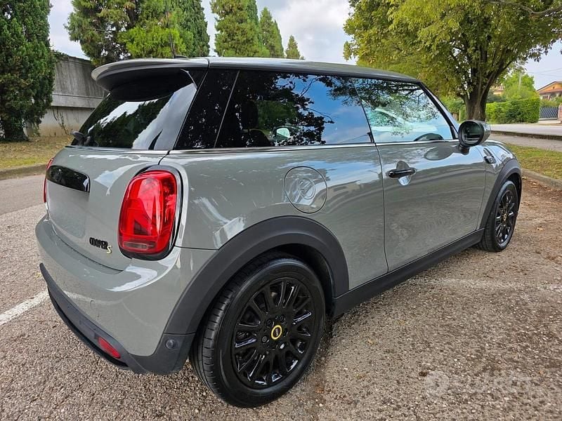 Usata Mini Cooper SE Classic 160 kW (218 CV) 2022 Grigio Utilitaria