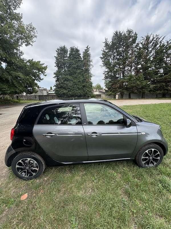 Usata Smart ForFour Passion 75 CV (55 kW) 2016 Grigio Utilitaria