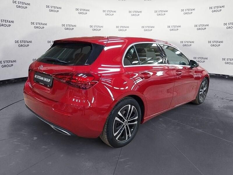 Usata Mercedes A180 Advanced 116 CV (85 kW) 2023 Rosso Utilitaria