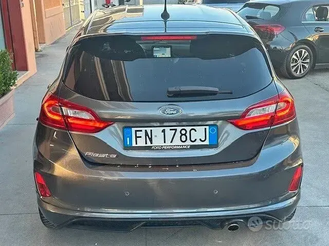 Usata Ford Fiesta ST-Line 120 CV (88 kW) 2018 Grigio Utilitaria