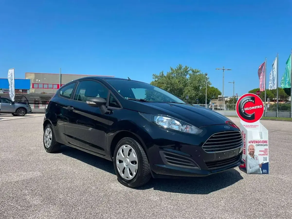 Usata Ford Fiesta Trend 60 CV (44 kW) 2015 Nero Utilitaria