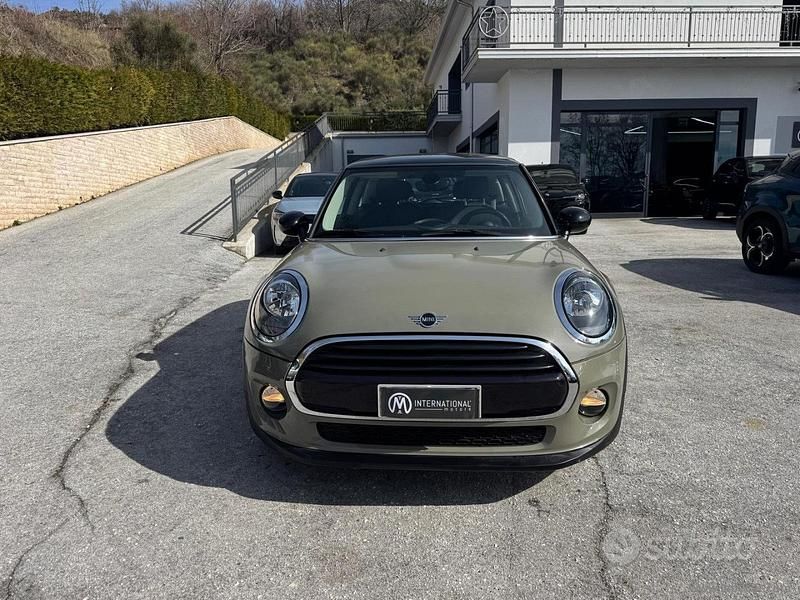 Usata Mini Cooper D Business 116 CV (85 kW) 2019 Grigio Utilitaria