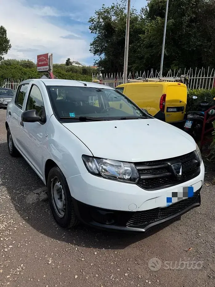Usata Dacia Sandero Lauréate 72 CV (52 kW) 2013 Bianco Berlina