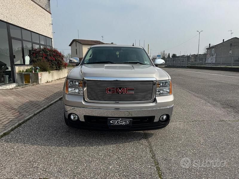 Usata Chevrolet Silverado 2008 Marrone SUV