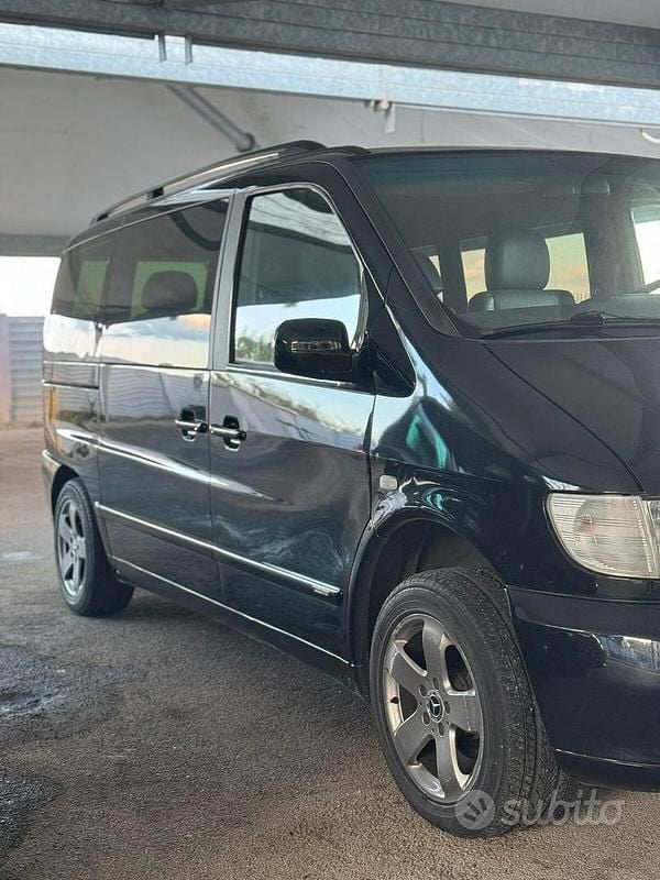 Usata Mercedes Vito 122 CV (89 kW) 2001 Nero Furgone