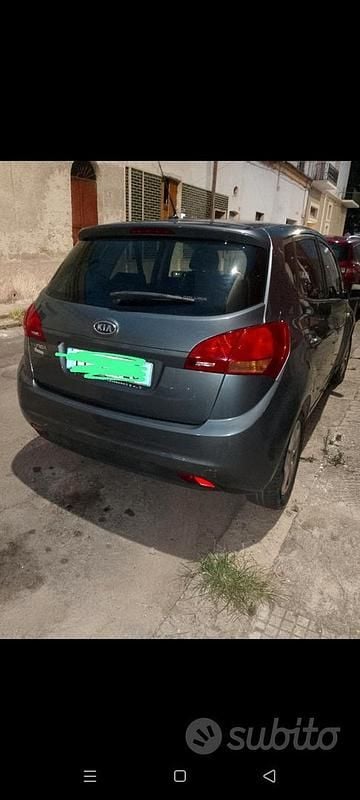 Usata Kia Venga 90 CV (66 kW) 2011 Grigio Utilitaria