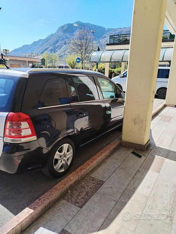 Usata Opel Zafira 2008 Nero Monovolume