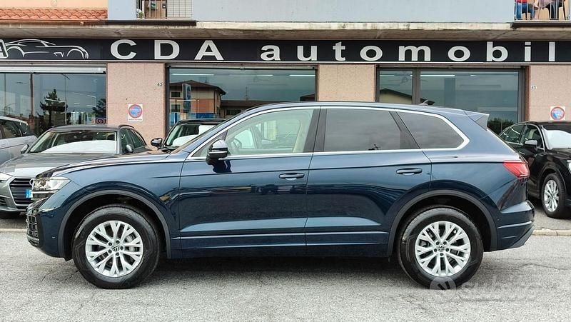 Usata VW Touareg Elegance 231 CV (169 kW) 2024 Blu SUV