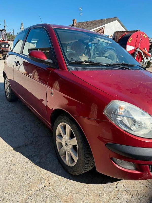 Usata Lancia Ypsilon 70 CV (51 kW) 2004 Utilitaria