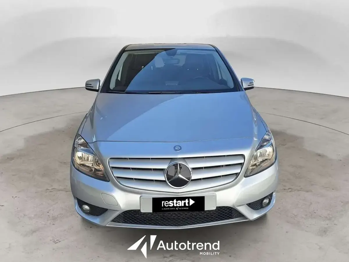 Usata Mercedes B180 Premium 109 CV (80 kW) 2013 Argento Utilitaria