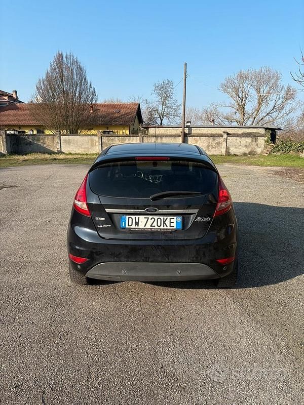 Usata Ford Fiesta 68 CV (50 kW) 2008 Nero Utilitaria