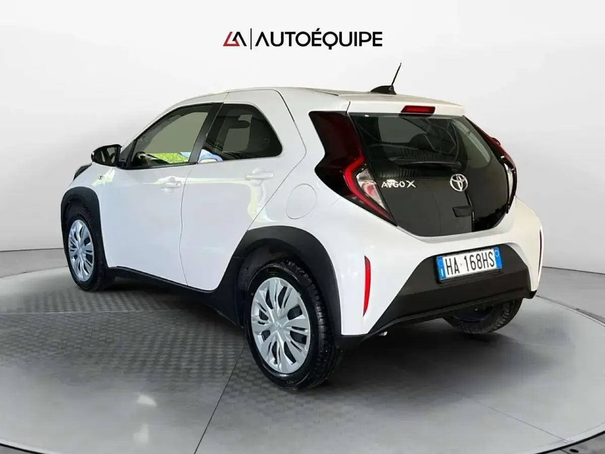 Usata Toyota Aygo X Active 72 CV (52 kW) 2025 Bianco SUV